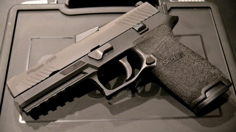 Foto de la Sig Sauer P320, vía TexasWarhawk / Wikimedia Commons.